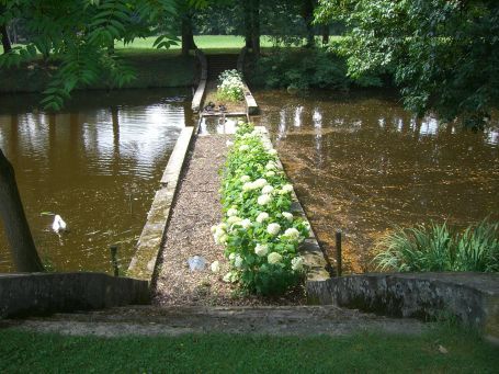 Bergen : Kasteel Well, der äußere Wassergraben